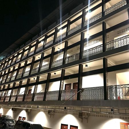 Tokyo Hotel Nakhonratchasima Dış mekan fotoğraf