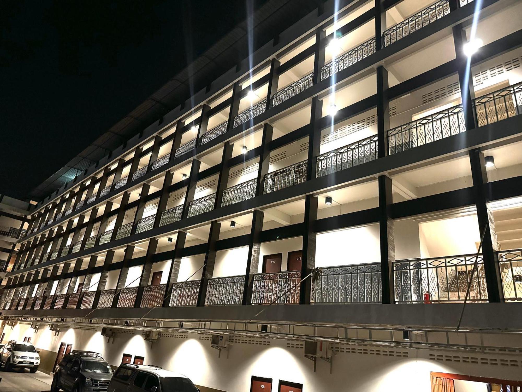Tokyo Hotel Nakhonratchasima Dış mekan fotoğraf